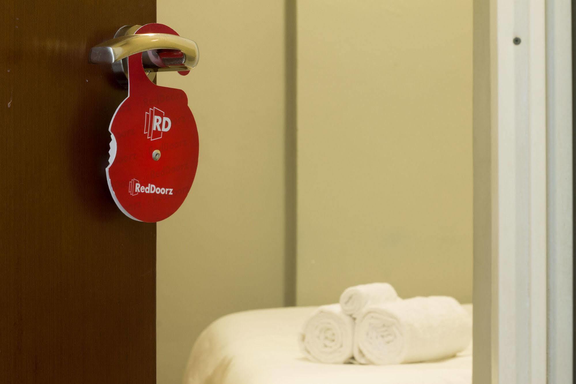 Reddoorz @ Dago Hotel Bandung Exterior foto