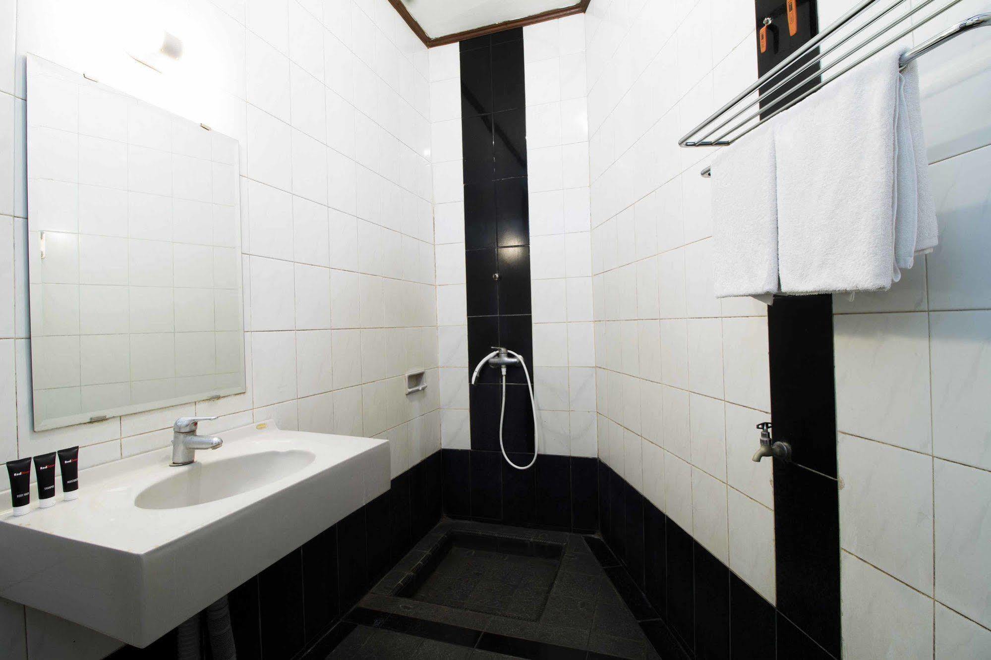 Reddoorz @ Dago Hotel Bandung Exterior foto