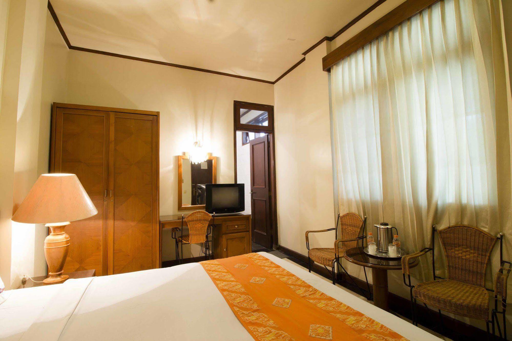 Reddoorz @ Dago Hotel Bandung Exterior foto