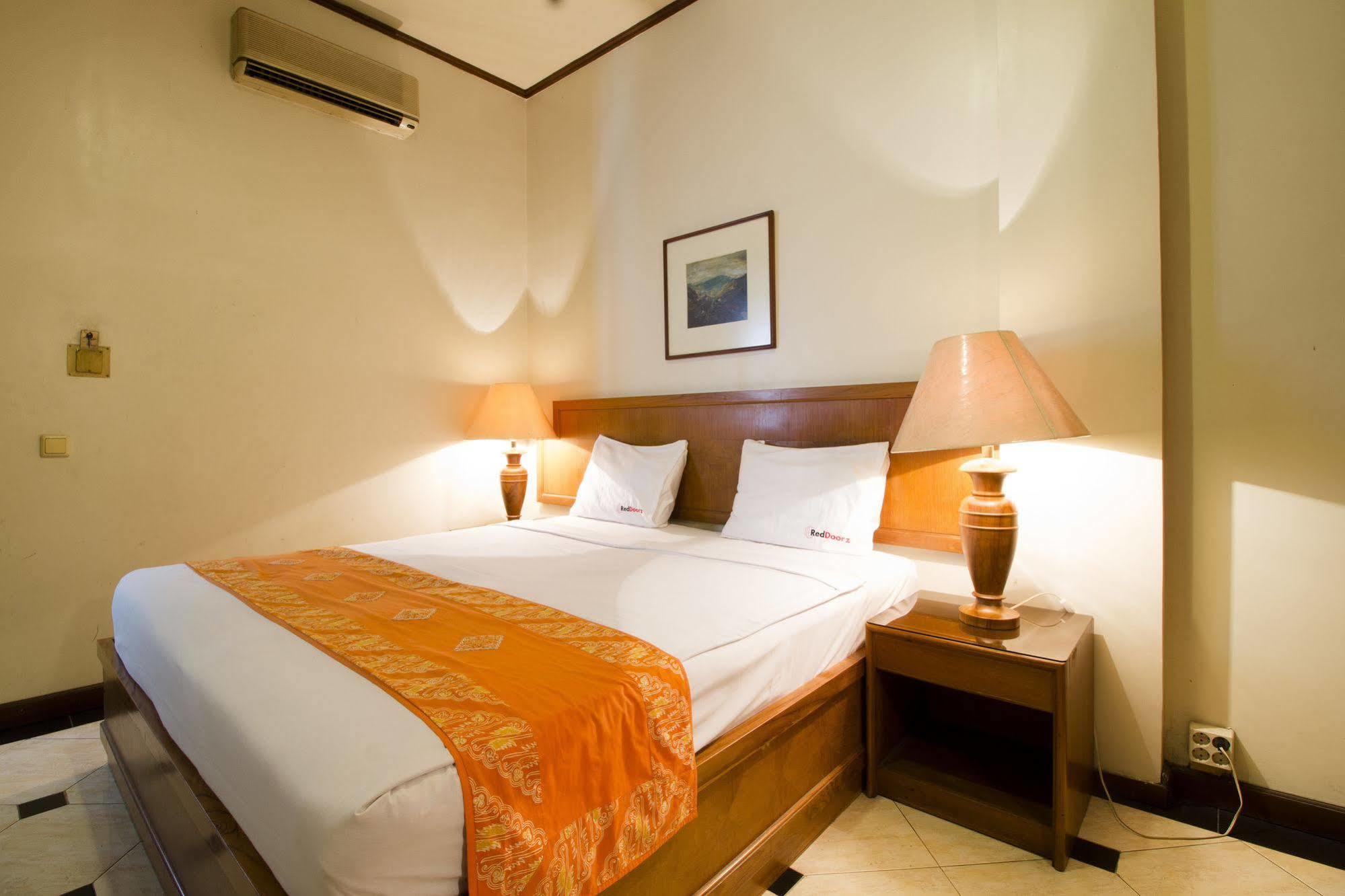 Reddoorz @ Dago Hotel Bandung Exterior foto