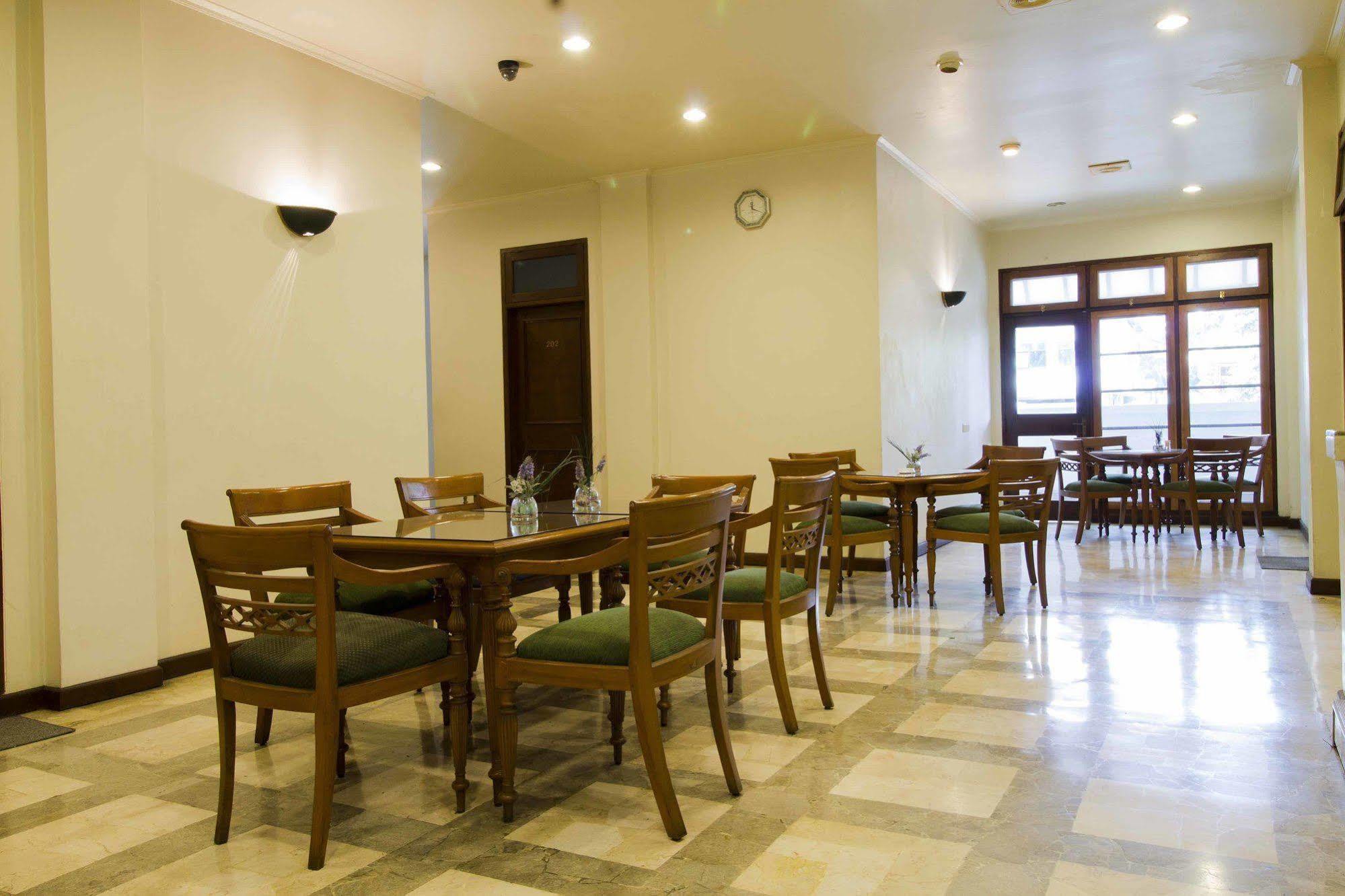 Reddoorz @ Dago Hotel Bandung Exterior foto