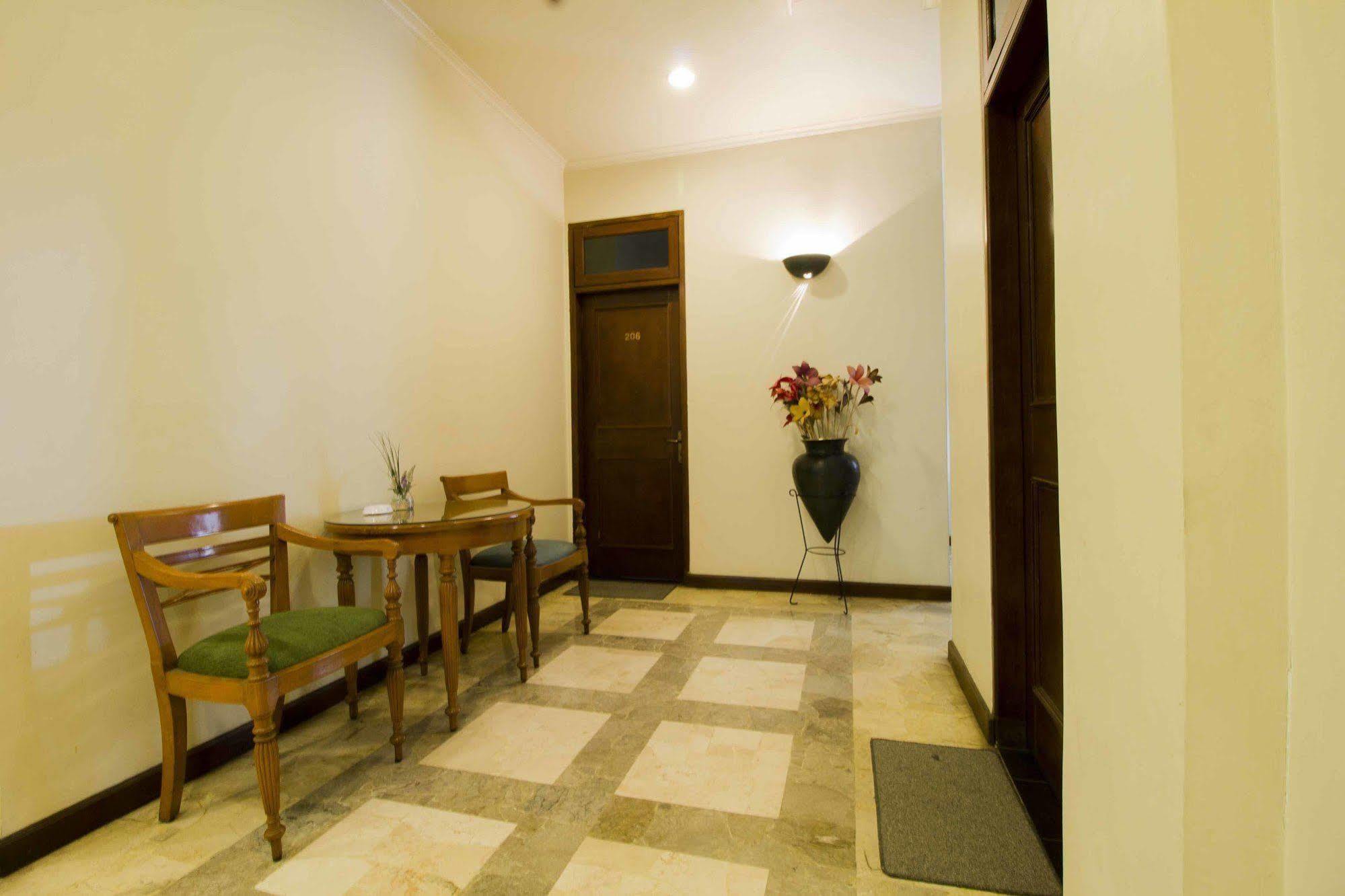 Reddoorz @ Dago Hotel Bandung Exterior foto