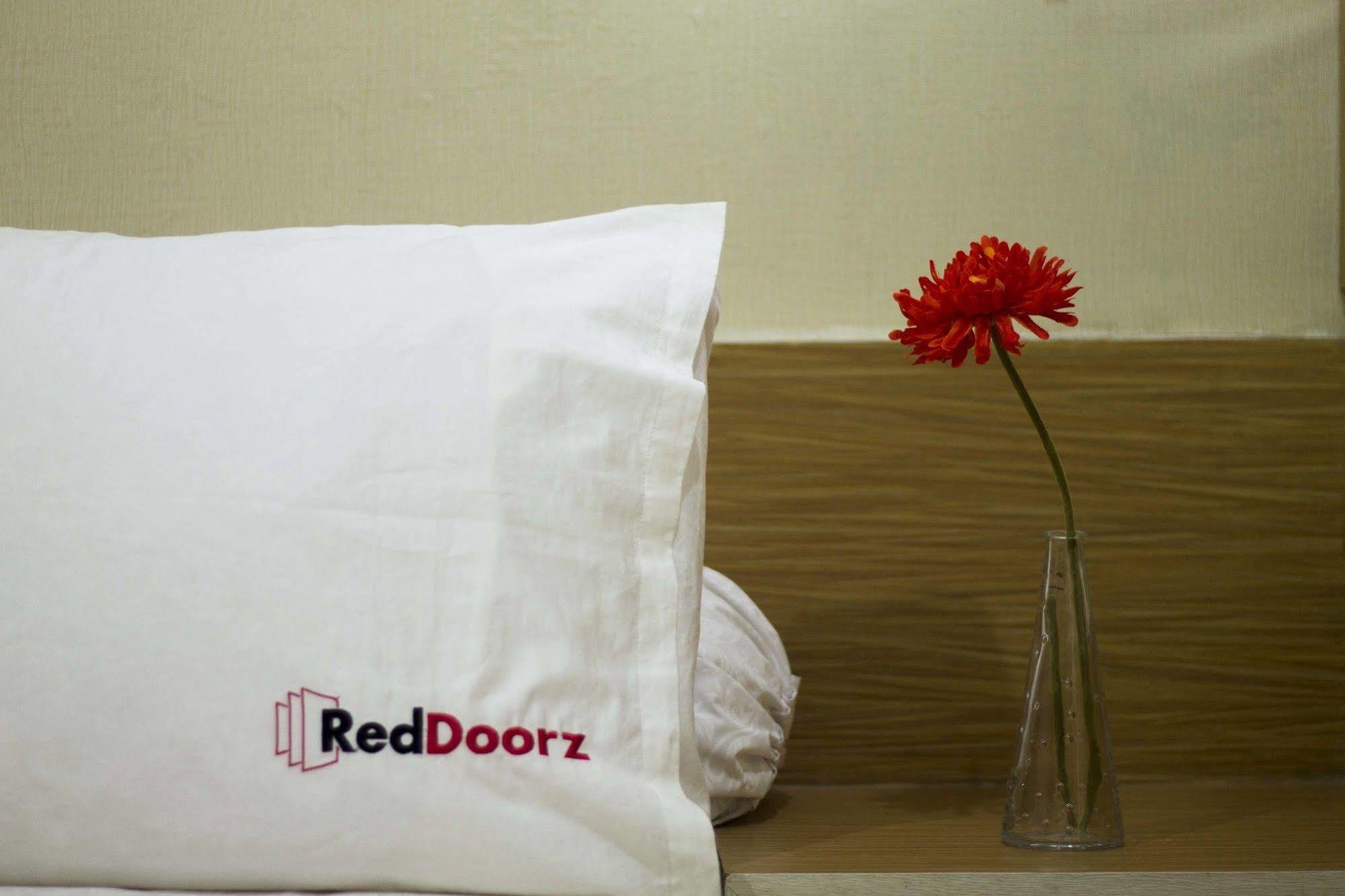 Reddoorz @ Dago Hotel Bandung Exterior foto