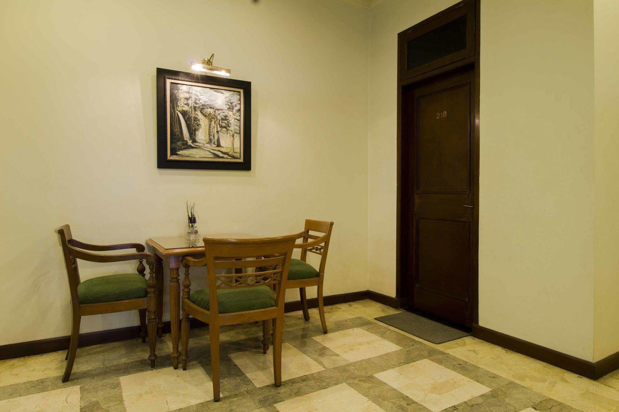 Reddoorz @ Dago Hotel Bandung Exterior foto
